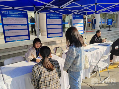 雁塔區人社局舉辦“人社工作進園區”暨公共就業創業服務驛站授牌儀式， 推動公共就業服務深入一線
